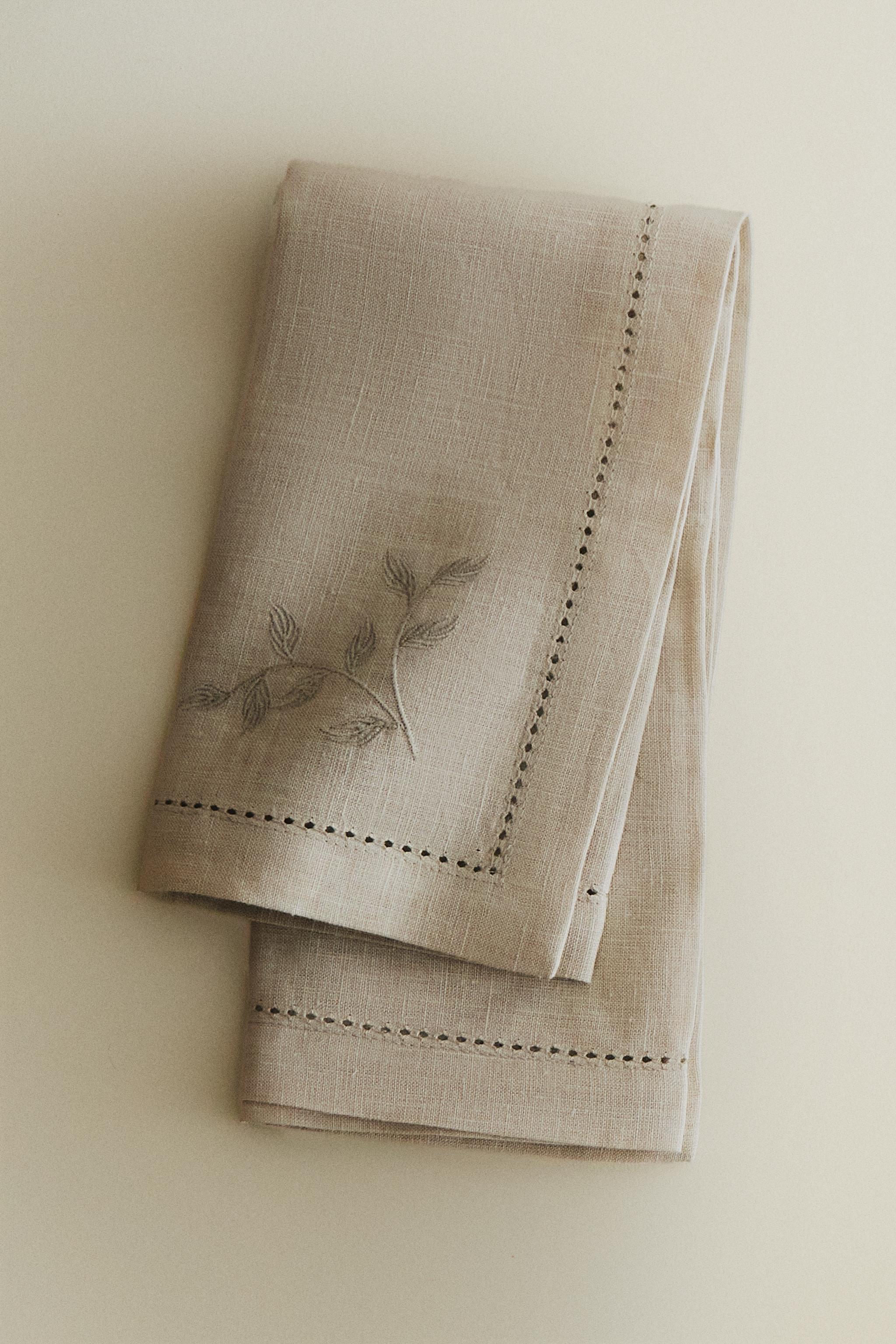 SERVIETTE DE TABLE EN LIN BRODÉE FLEUR (LOT DE 2)